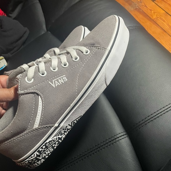 Vans - Picture 2 of 5